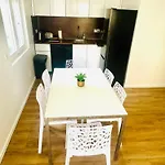 Jolie Maison Individuelle 50 M2 ,Design Et Climatisee, Tout Confort, Wifi, Terasse Privee , 5 Min Plage Et Autoroute, Stationnement Gratuit