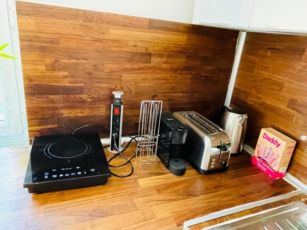 Jolie Maison Individuelle 50 M2 ,design Et Climatisee, Confort, Wifi, Terasse Privee , 5 Min Et Autoroute, Stationnement Gratuit Hébergement de vacances *