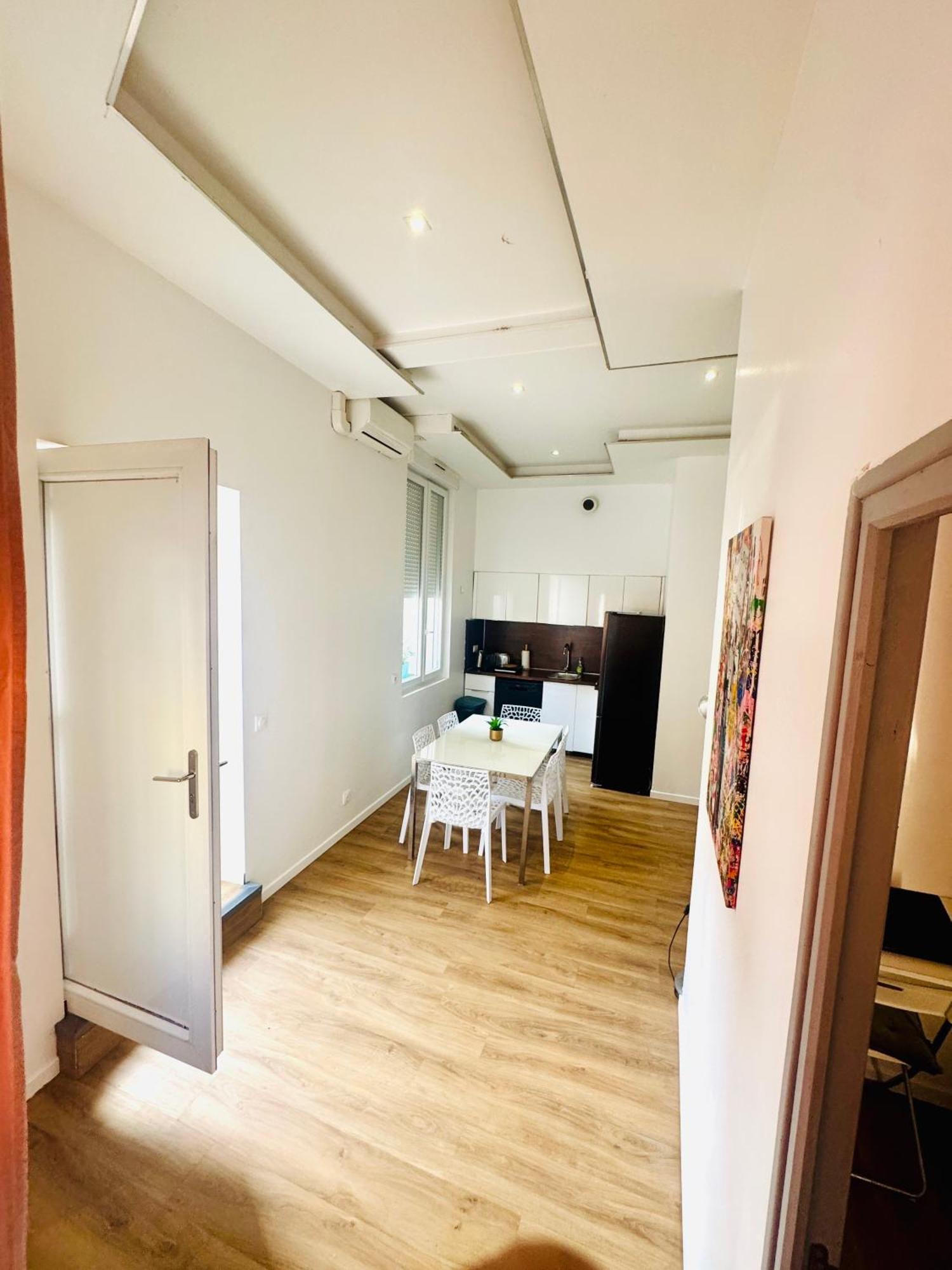 Hébergement de vacances Jolie Maison Individuelle 50 M2 ,design Et Climatisee, Confort, Wifi, Terasse Privee , 5 Min Et Autoroute, Stationnement Gratuit Marseille
